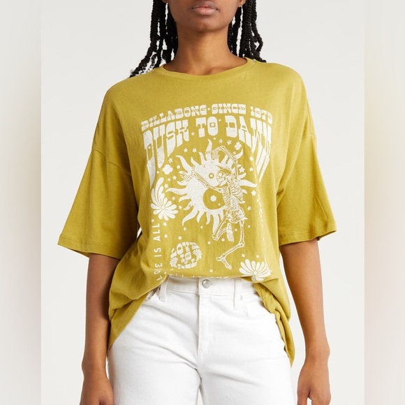 2 Billabong short sleeve tees (M) - Picture 9 of 16